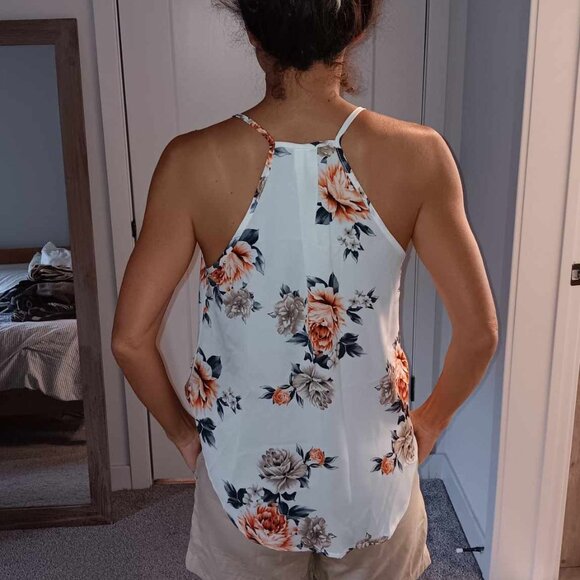 Strappy, floral blouse - Picture 3 of 3